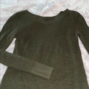 Green long sleeved sweater